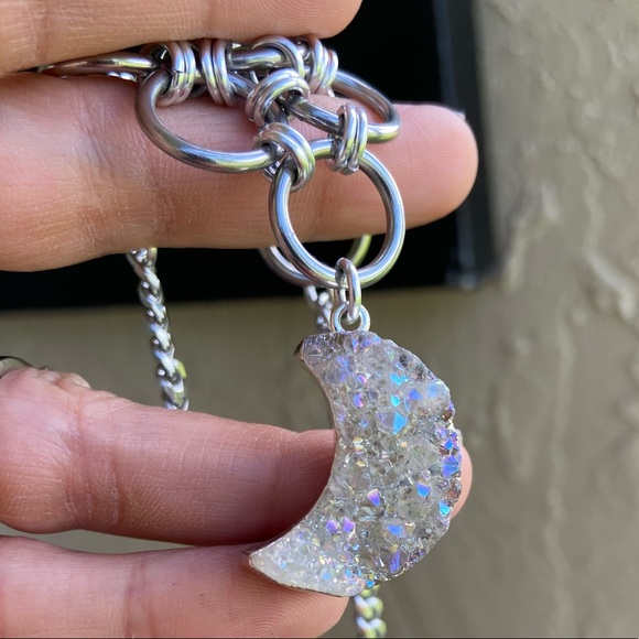 Maille stainless steel necklace with rainbow iridescent druzy quartz moon charm - Picture 2 of 12